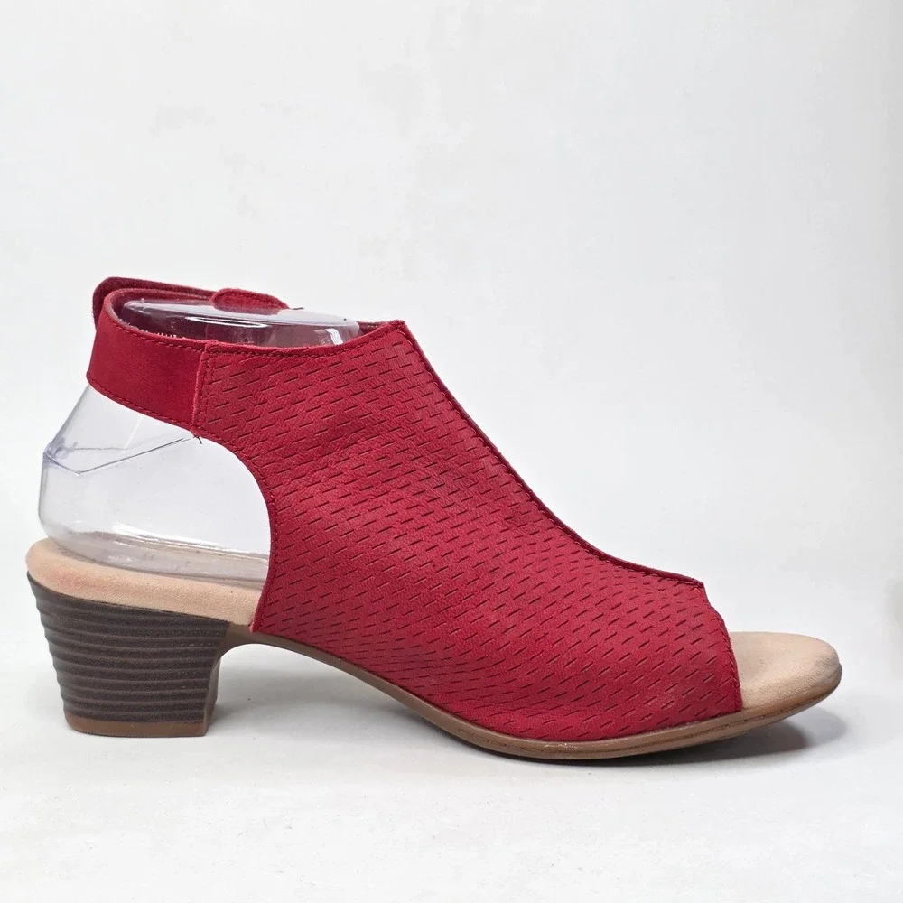 Clarks Valerie James Sandals Womens 8.5 W Red Perforated Leather Slingback Heels